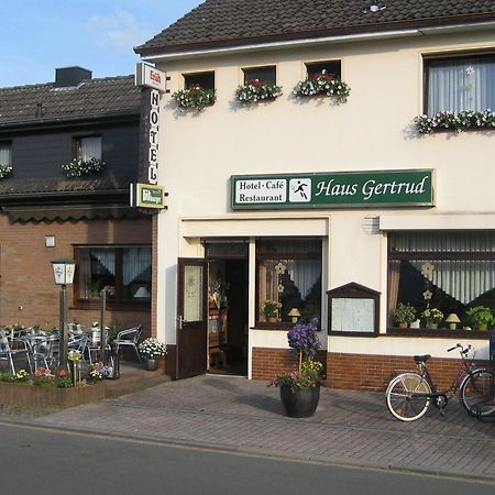 Hotel Haus Gertrud Зимерат Екстериор снимка