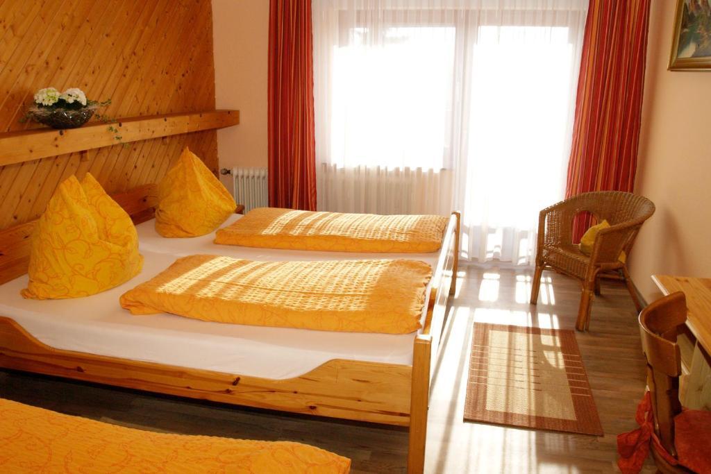 Hotel Haus Gertrud Зимерат Стая снимка