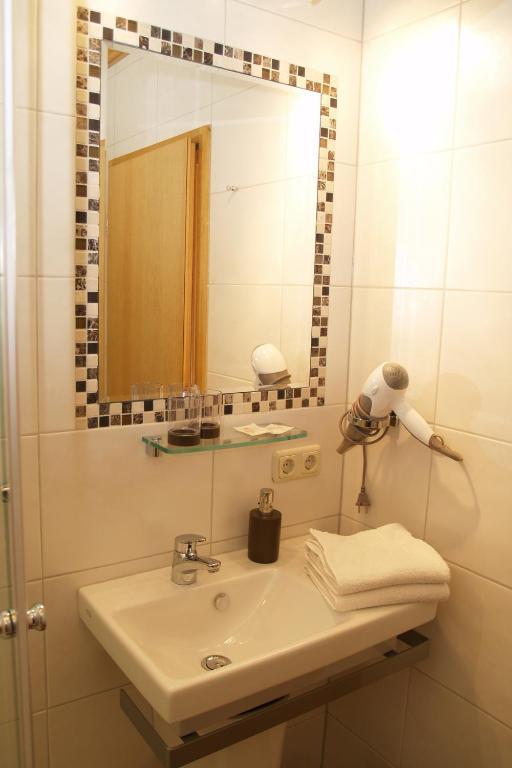 Hotel Haus Gertrud Зимерат Стая снимка
