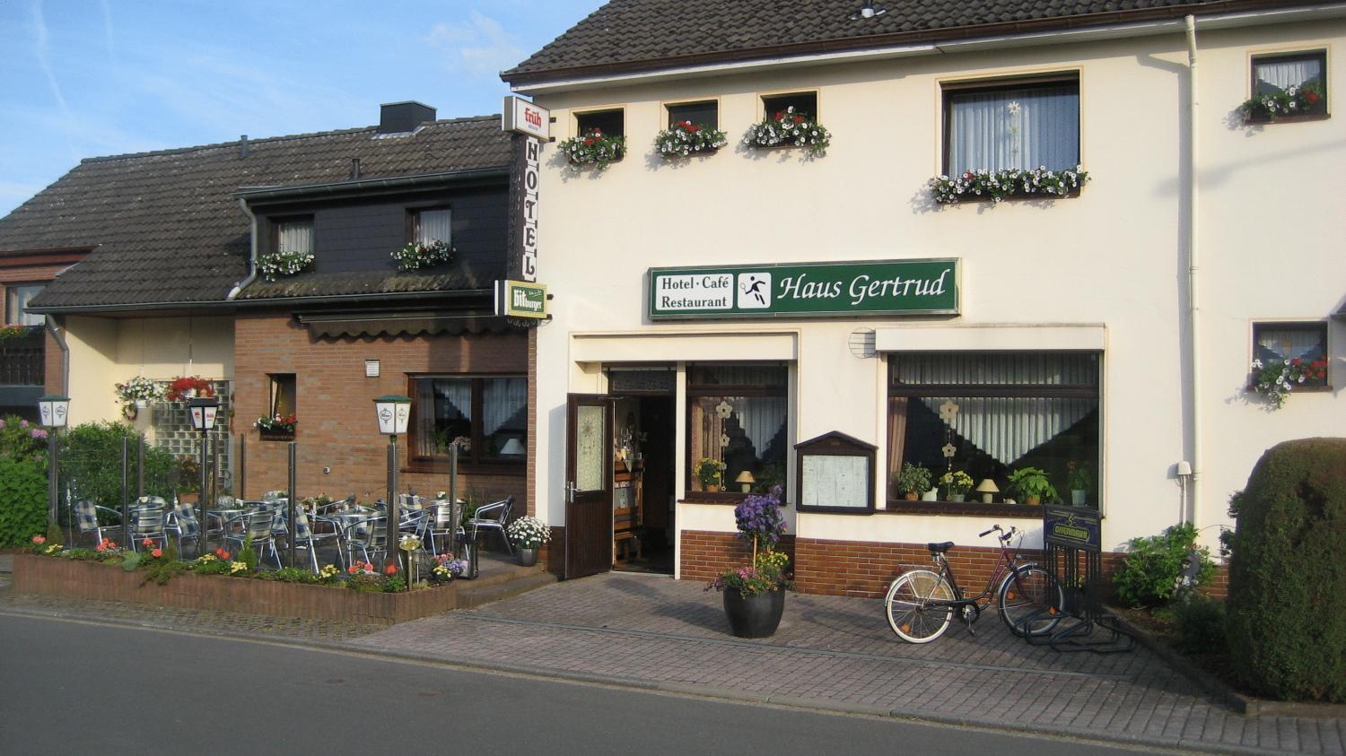 Hotel Haus Gertrud Зимерат Екстериор снимка